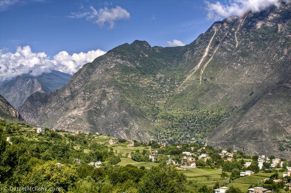Zhonglu Village Danba